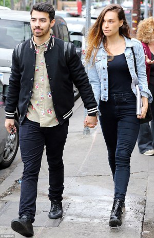 Joe jonas girlfriend 634X982 jpeg