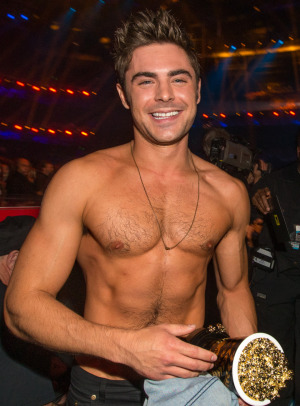 2014 zac efron shirtless 960X1302 jpeg