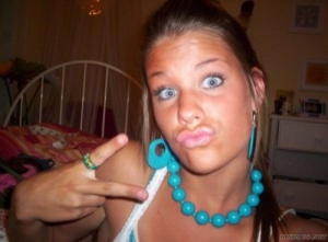 Girl duck face selfie 960X710 jpeg