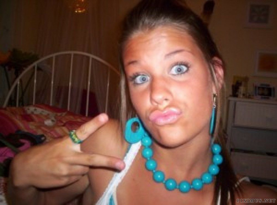 Girl duck face selfie full size