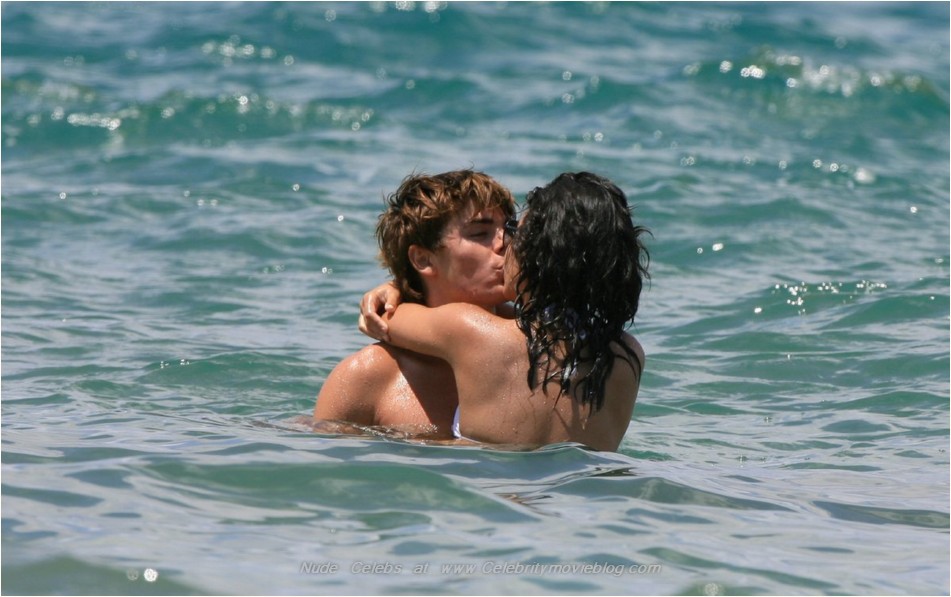Vanessa hudgens and zac efron kissing full size