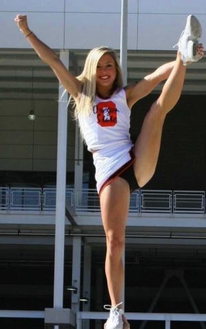 Oregon state cheerleaders 500X799 jpeg