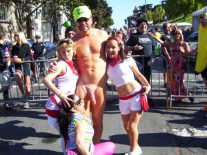 Public cfnm bay to breakers erection 960X720 jpeg