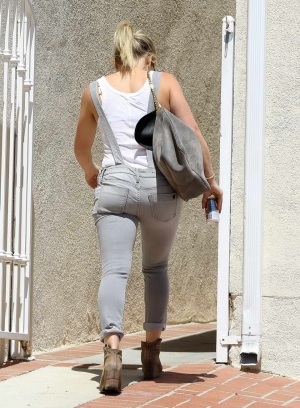 Hilary duff ass 960X1308 jpeg