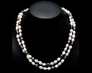 Black and white pearl necklace 920X740 jpeg