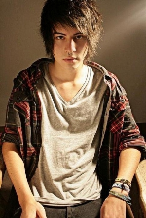 Emo boys with brown hair 450X674 jpeg
