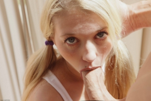 Young teen girls giving blowjobs 960X640 jpeg