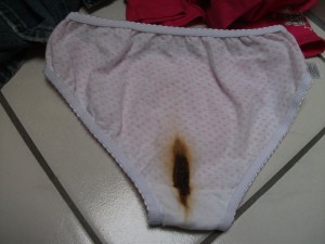 Panties in friends bathroom 800X600 jpeg
