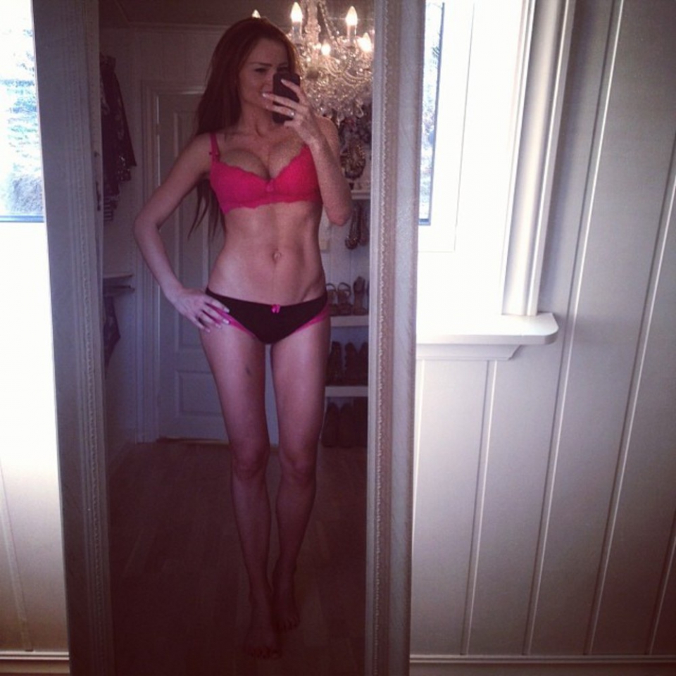 Wife lingerie selfie full size