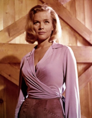 Honor blackman as pussy galore 635X810 jpeg