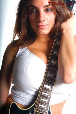 Big tits wife beater 499X750 jpeg