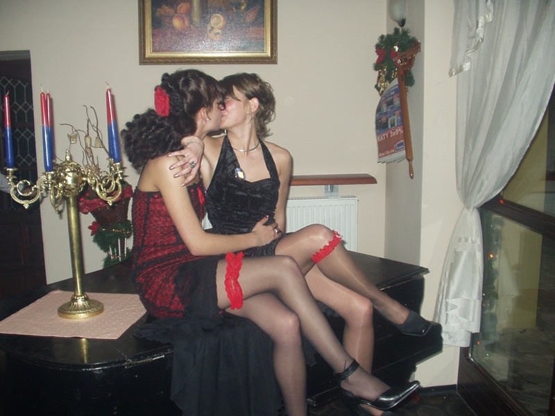 Lesbian horny prom girls full size