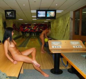 Nude girls bowling naked 960X887 jpeg