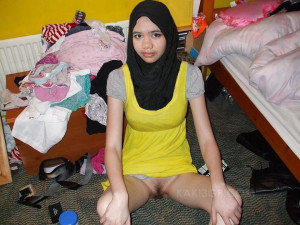 Malaysian sexy girl in panty 960X720 jpeg