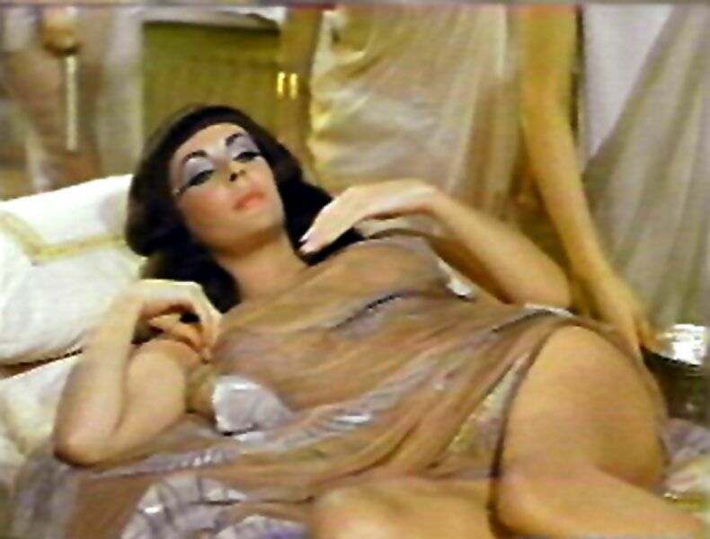 Elizabeth taylor boobs full size
