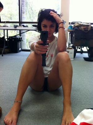 Vanessa hudgens gun 960X1287 jpeg