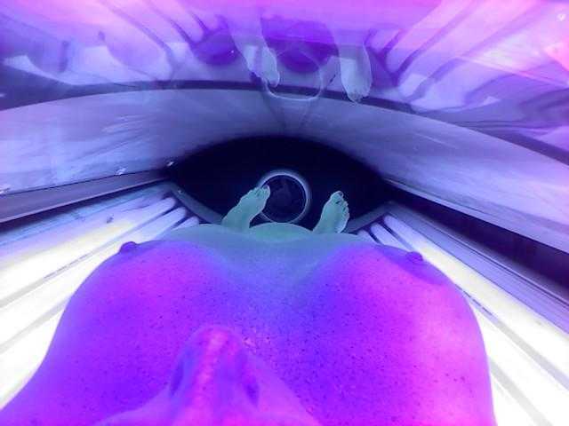 Nude tanning bed girls full size