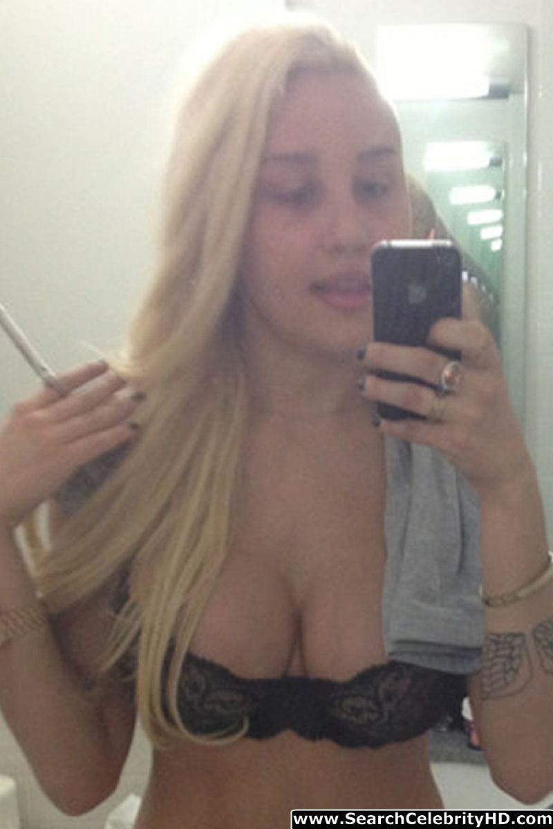Amanda bynes nude self shots full size