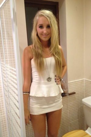 Teen girl mini skirt 600X900 jpeg
