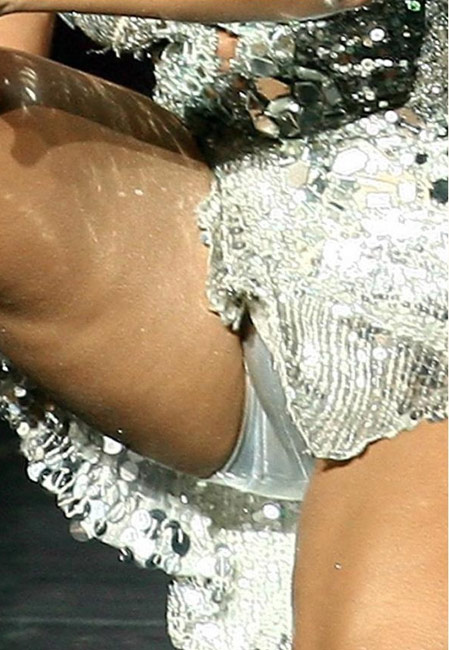 Beyonce on stage upskirt full size