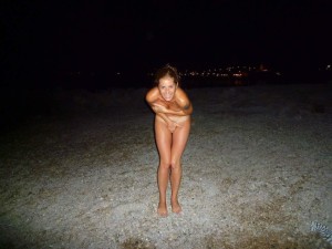 Embarrassed nude female 960X720 jpeg