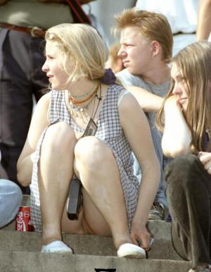 Accidental upskirt no panties oops 960X1237 jpeg