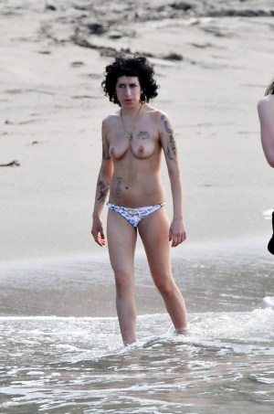 Amy winehouse topless 960X1451 jpeg