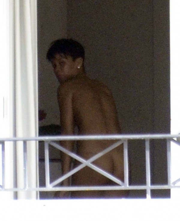 Rihanna naked on balcony full size