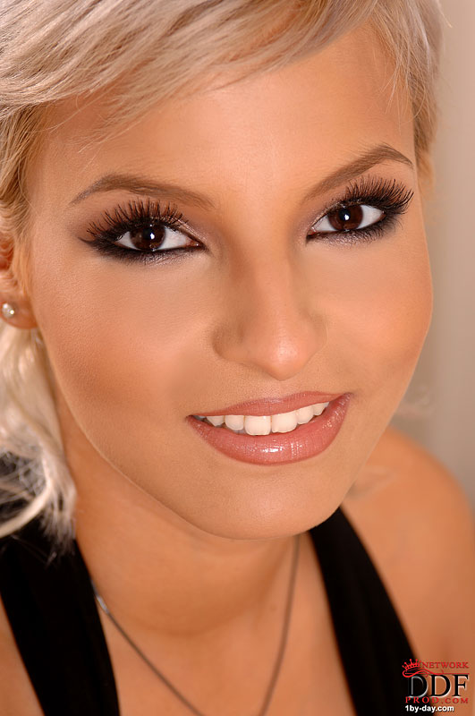Beautiful babe smile full size
