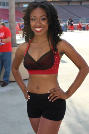 Tampa bay buccaneers cheerleader tiffany 640X960 jpeg