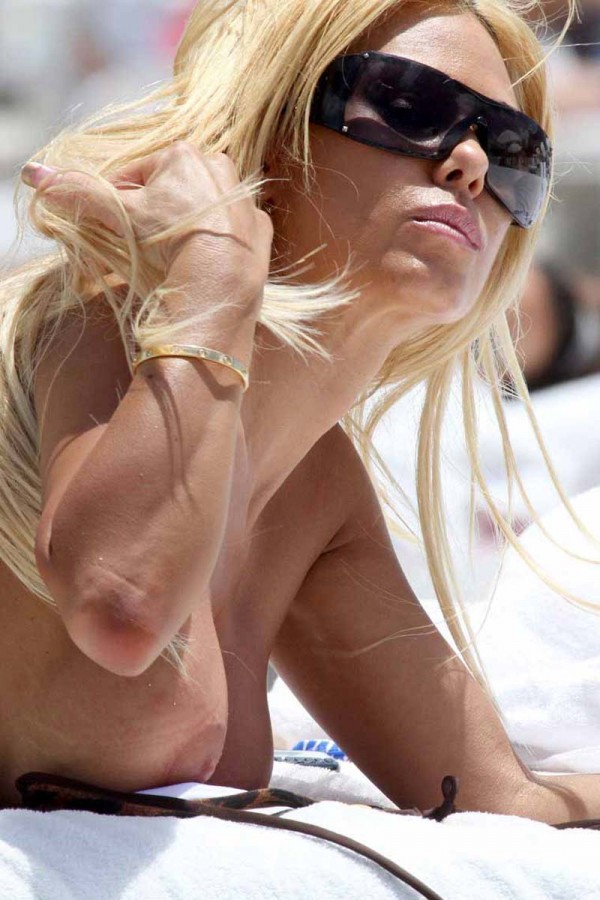 Shauna sand topless full size