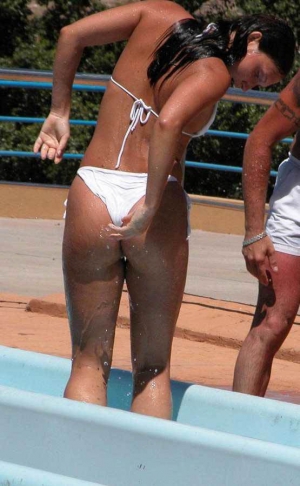 Girls water park wedgie 555X900 jpeg