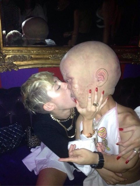 Miley cyrus kissing full size