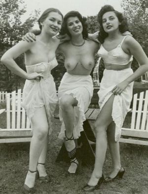 Vintage 1950s nude women 420X550 jpeg
