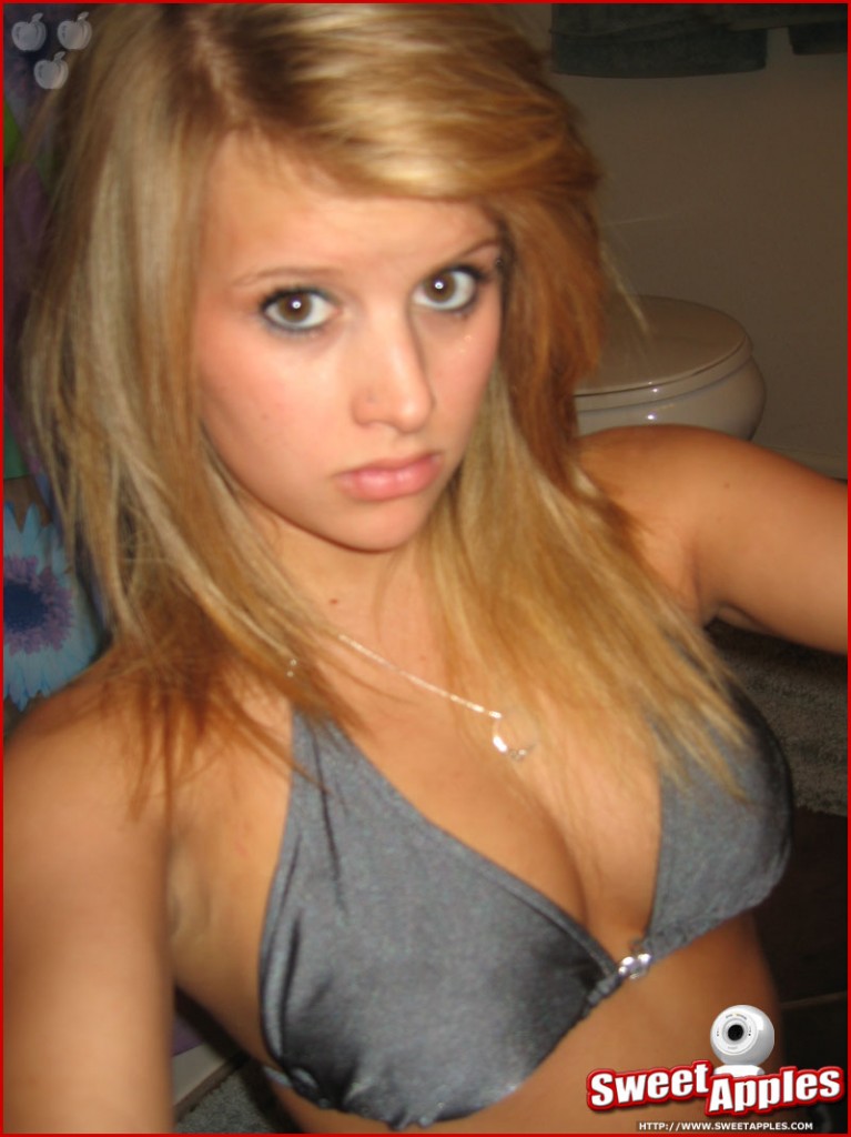 Self shot sweet apples coed full size