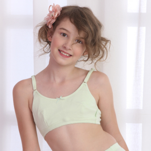 Girl without bra underwear 900X900 jpeg