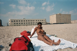 Nude black women on beach 960X640 jpeg