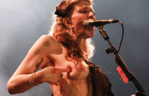Courtney love nude on stage 960X623 jpeg