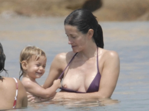 Courteney cox nipple slip 960X718 jpeg