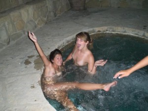 Spring break skinny dipping 800X600 jpeg