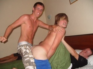 Amateur gay boys 604X452 jpeg