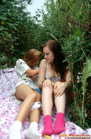 Hairy lesbians kissing 788X1200 jpeg