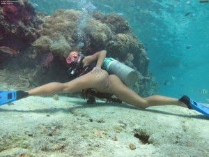 Nude underwater scuba diving 960X720 jpeg