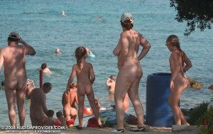 Nudist family at beach 860X542 jpeg