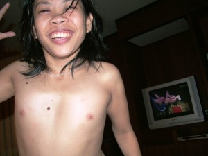 Beautiful little nude midget 960X720 jpeg