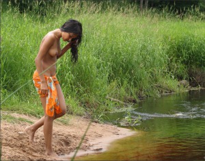 Indian jungle girl bathing nude 960X755 jpeg