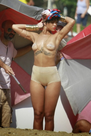 Rihanna vogue brazil 960X1443 jpeg