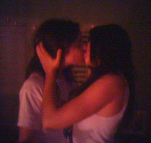 Vanessa hudgens lesbian kiss 440X417 jpeg
