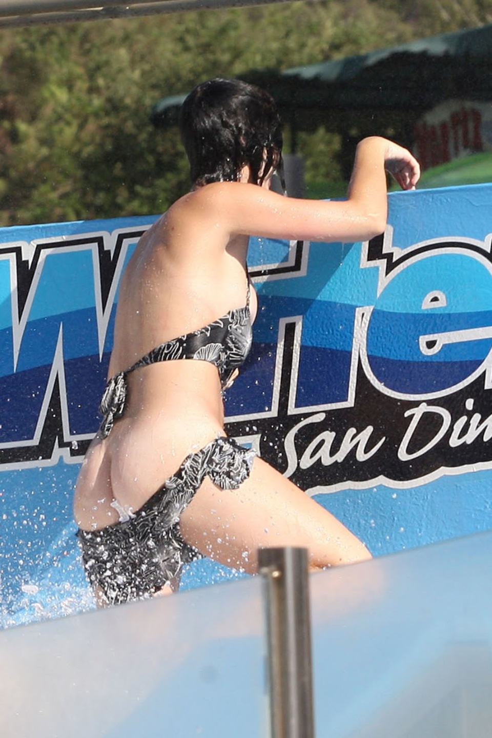 Katy perry bikini wardrobe malfunction full size