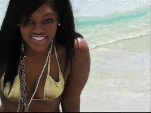 Beach bikini models 640X480 jpeg